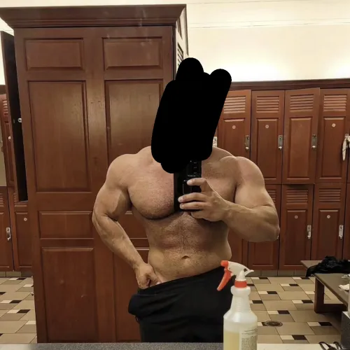 M30 looking to worship a nice ass and feet! Any F takers? [M4F] [TACOMA]