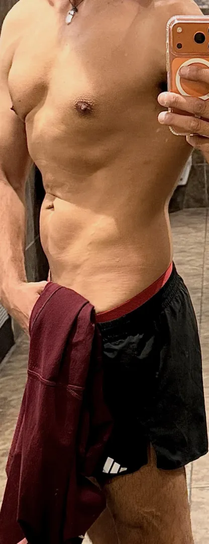 M4F - 6’ 1” / Fit Handyman looking for clients 