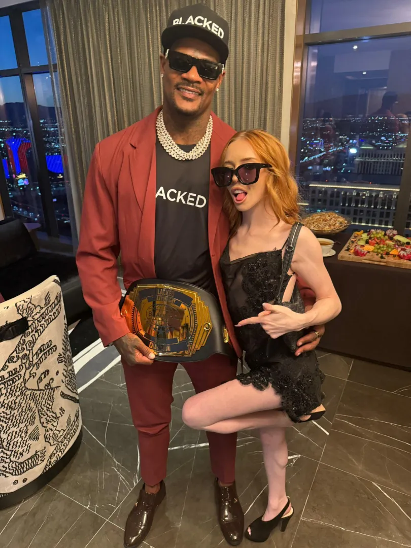 Madi and Jason Luv at AVN Awards Red Carpet!!