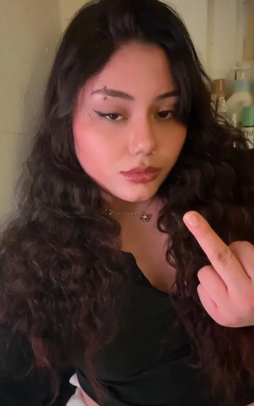 Making group chats with my domme friend. You know you want in. 