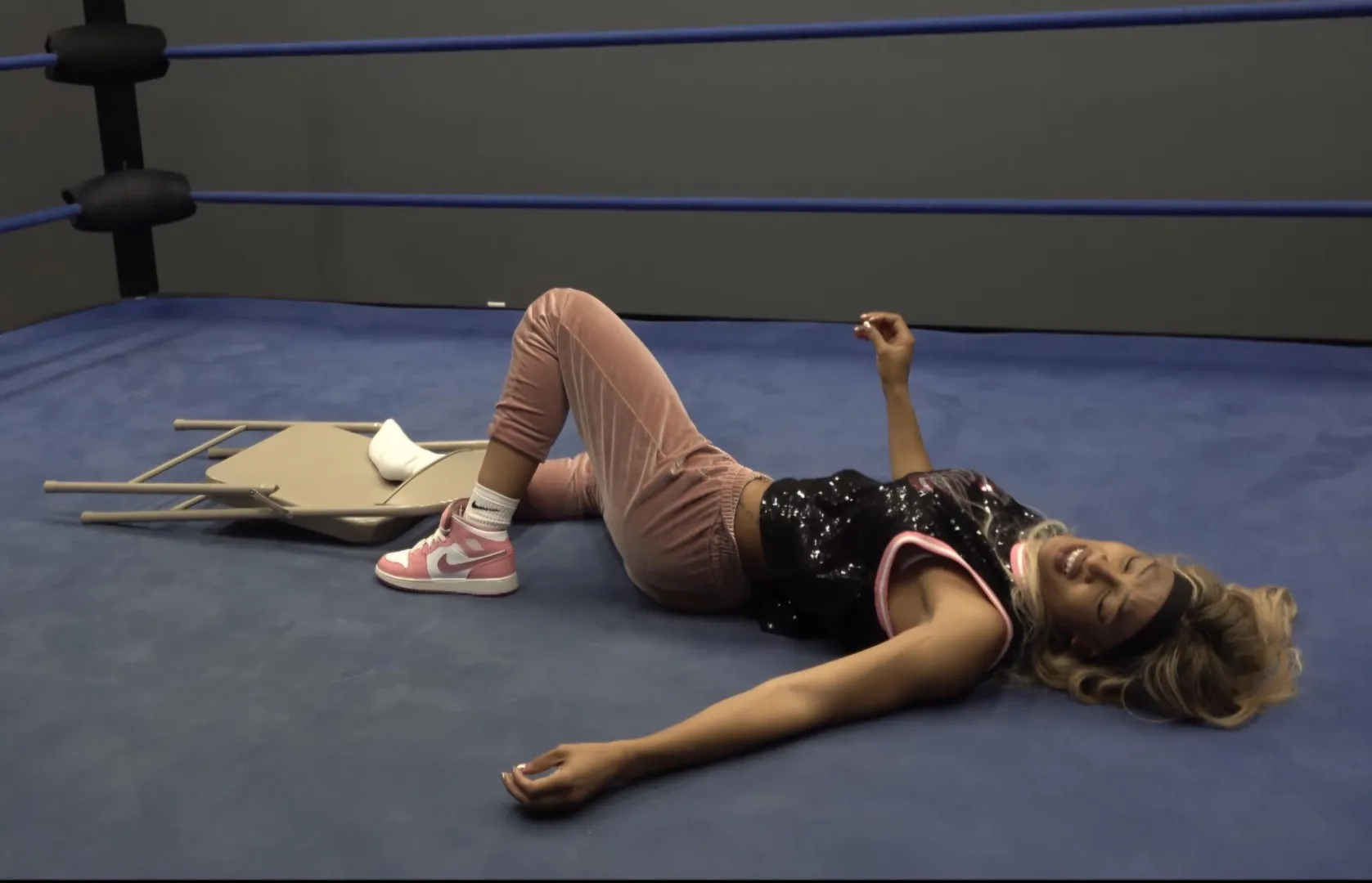 Mara Sade jobbing once again