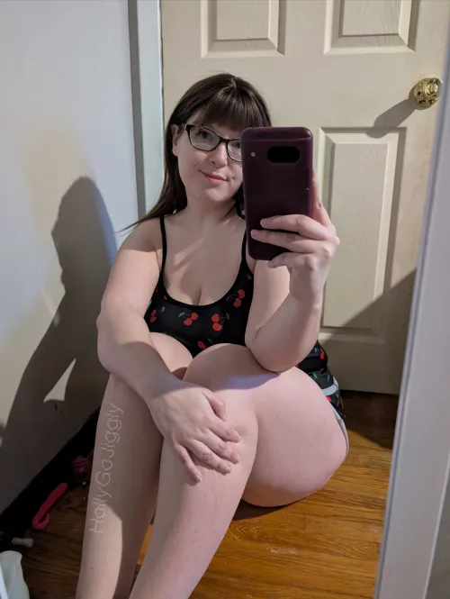 Me and my soft thighs [F]