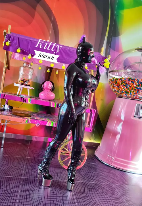 Me in my latexcatsuit