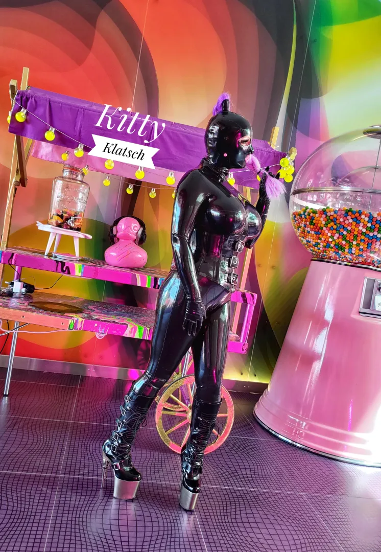 Me in my latexcatsuit