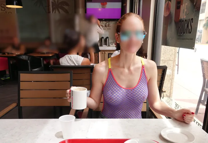 Mega mesh at the cafe