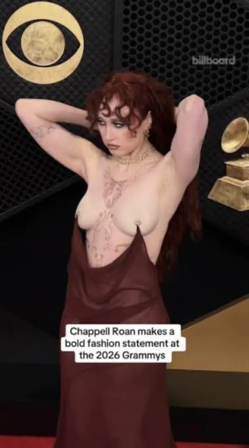 Melisandre if she has curly hair