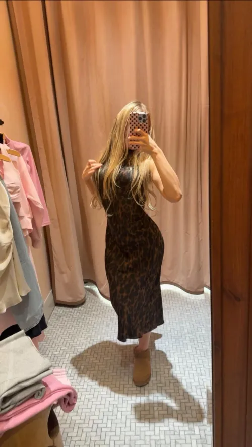 Men are just wallets and ATMs to me! It’s all they are good for, men look at my Goddess body, perfect face, witness my addicting bratty personality and beep boop… instinctively start dispensing for me 🏧🏧