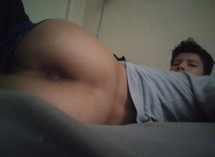 Message me I need older bros to take my virginity