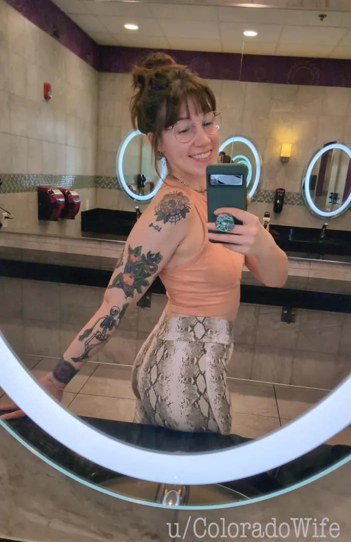 Messy hairbun at the gym