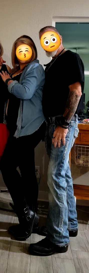 MF4MF or F.... READ POST..we are hosting NOW.. Fuck this cold weather..let's stay warm together... the hot tub is 104°