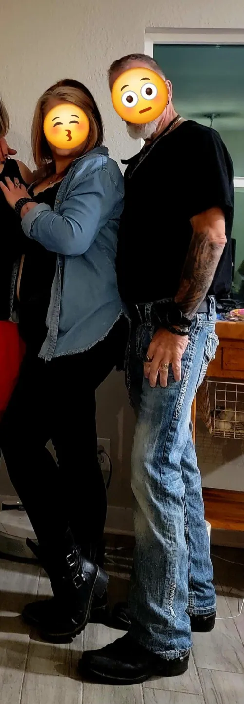 [MF4MF] or F.... READ POST..we are hosting NOW.. . .. the hot tub is 104° and our play room is hotter!