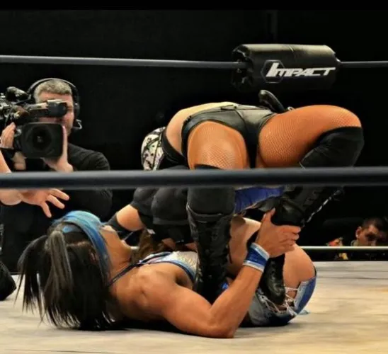 Mia Yim stretching Brooke Tessmacher