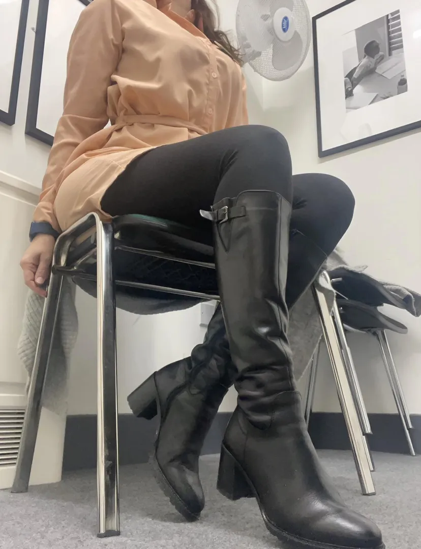 Milf in the meeting room