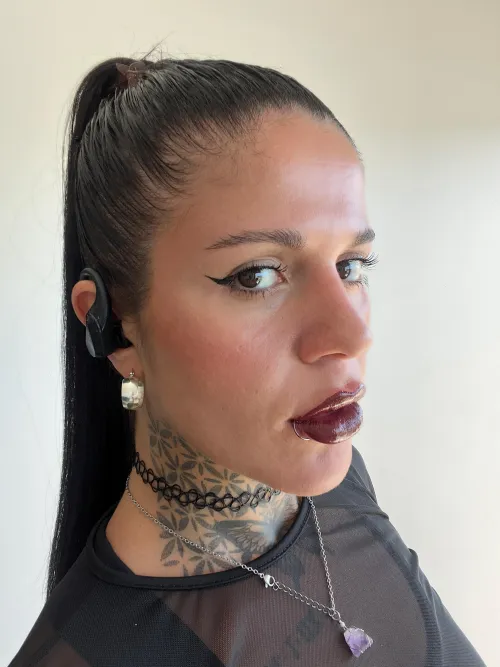 Mis labios oscuros podrían hipnotizarte