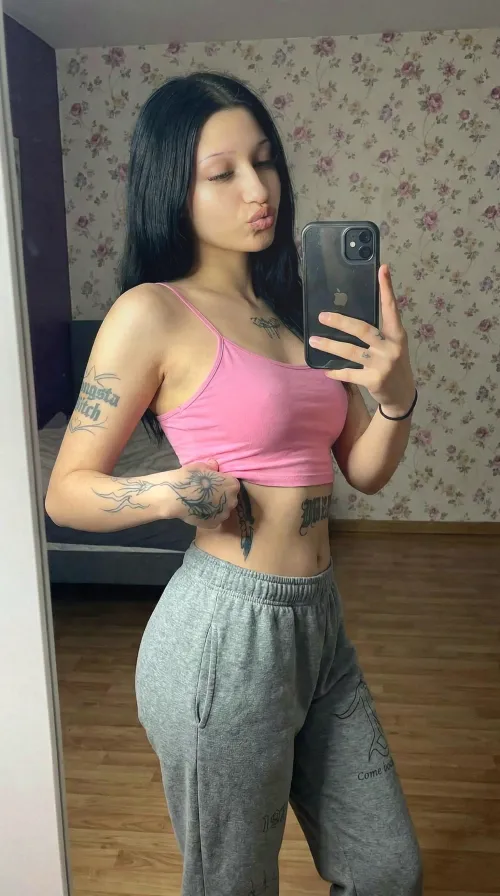 Mommy’s legs are so sexy