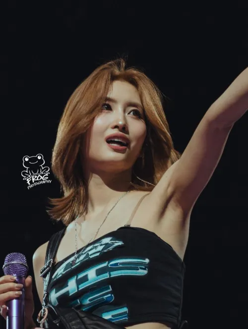 Momo (TWICE)