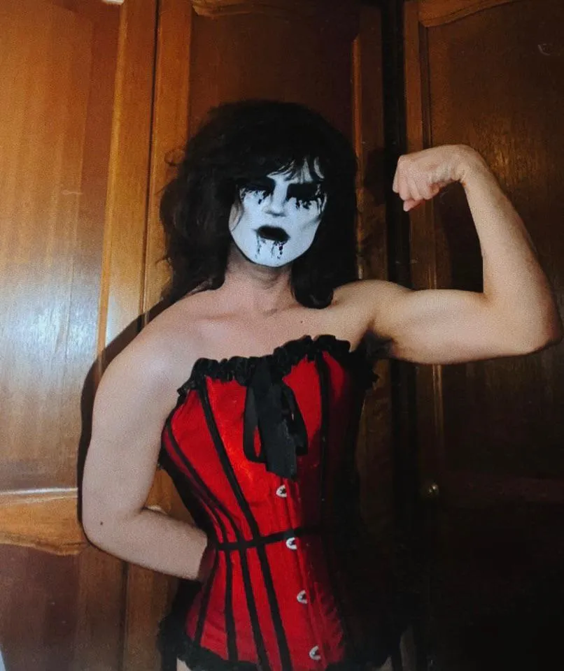 Muscles and a corset are a good pair