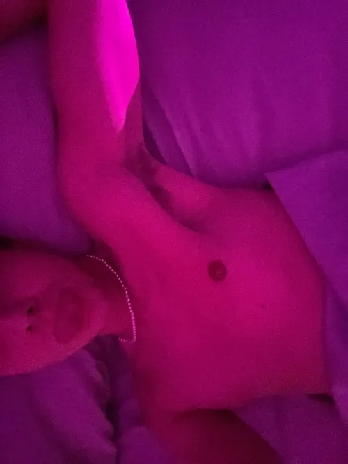 Musky and drunk twink pits. Need str8 musky bros. Snap : matt222_222