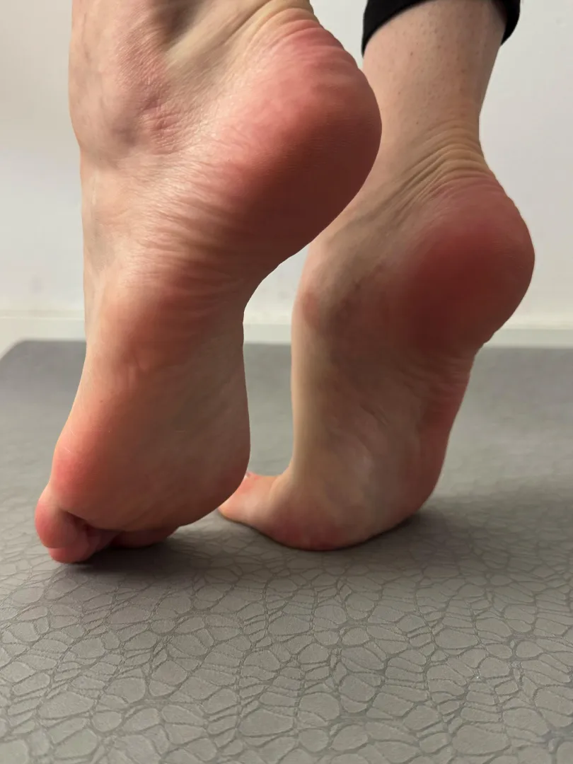 My arches know how to steal your attention 