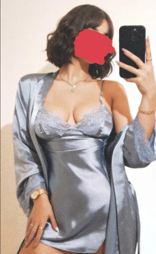 My beautiful Hotwife, She dress her up so sexy, but I can't even fuck her 10min, Any BWC want to satisfy her.