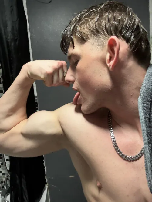 my biceps should be lick