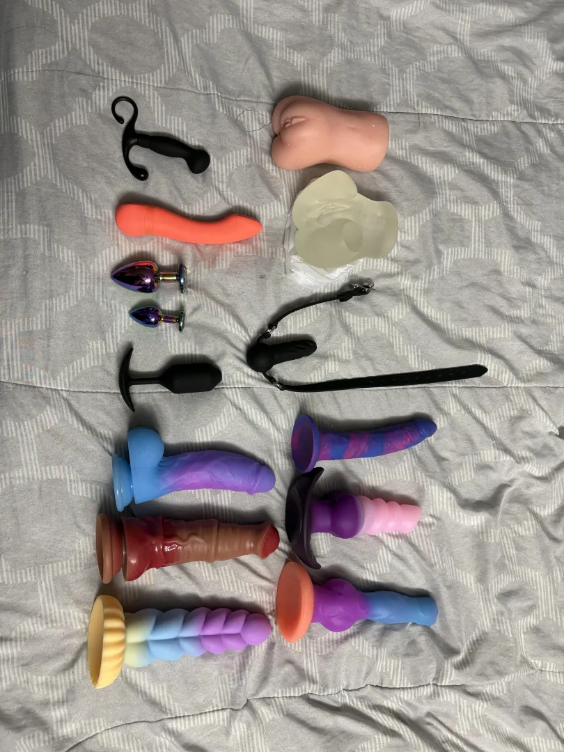 My collection ( I’m wearing my cage and a plug)