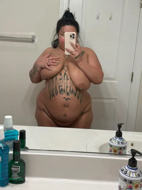 My current favourite mirror pic of myself