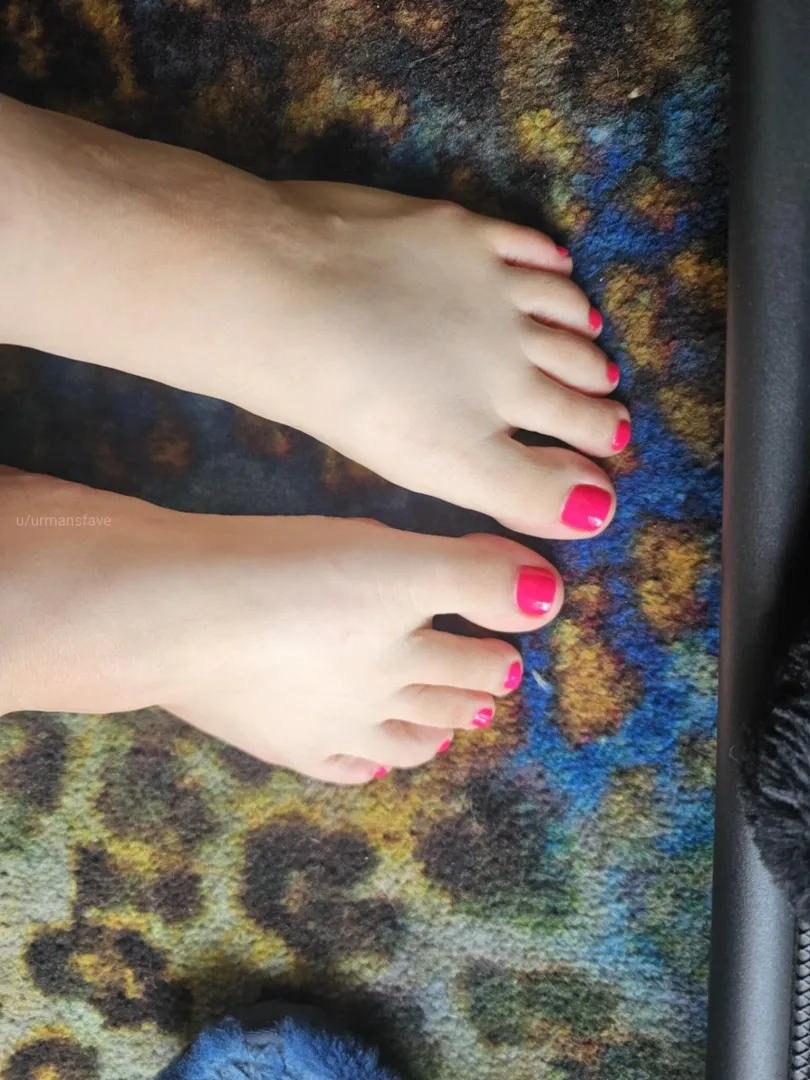 my feet on your face would feel amazing ;)