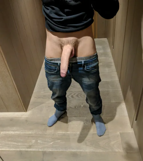 My friend keeps bragging about his size, he doesn't know about this lol