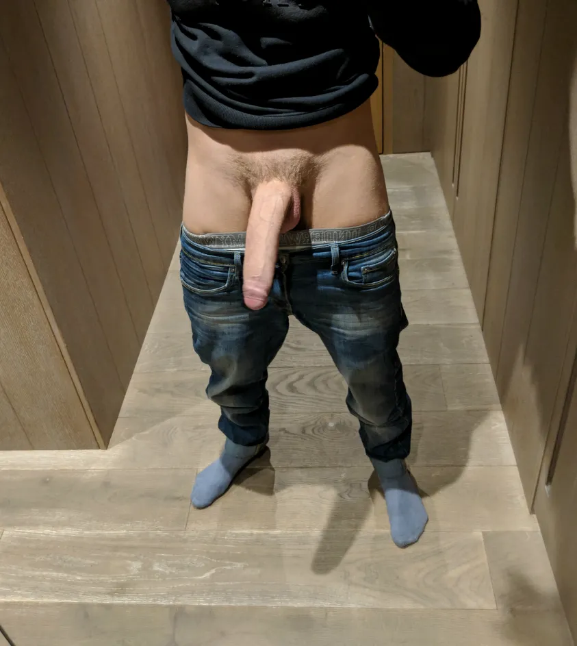 My friend keeps bragging about his size, he doesn't know about this lol