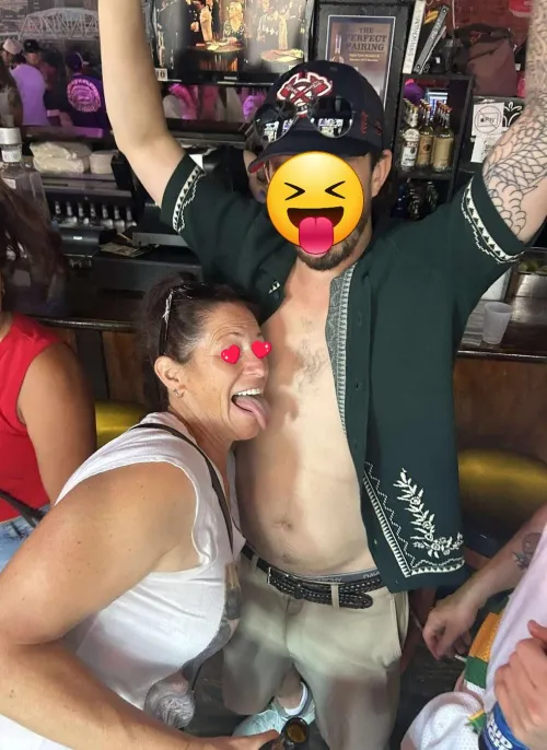 My gf's and I are on the hunt tonight for BWC's...will we find you on the dancefloor?!