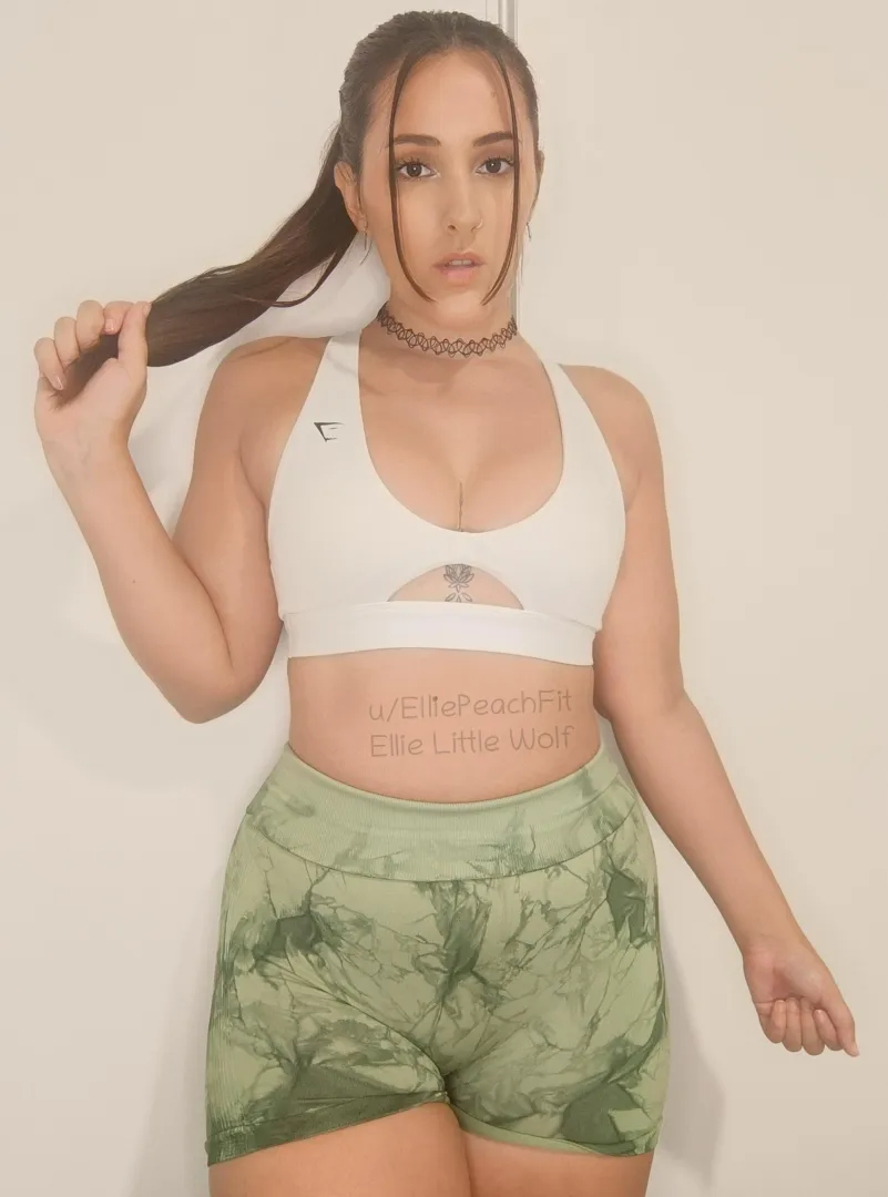 My gymshark top is barely surviving this booty todayy