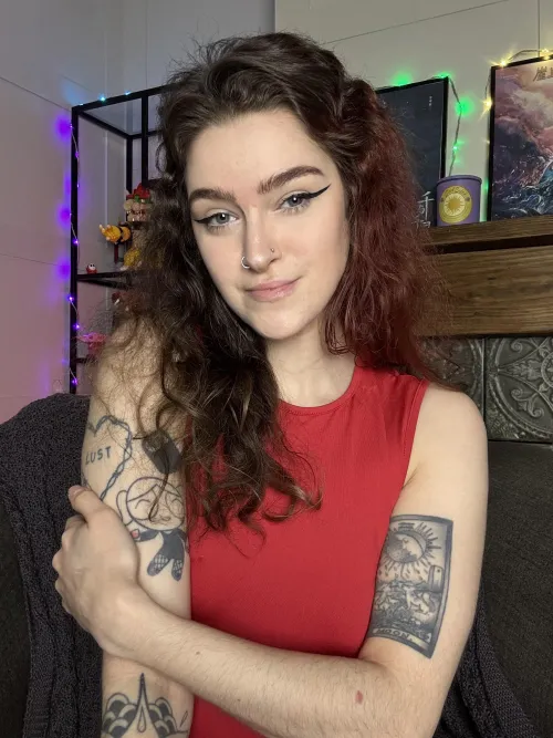 My hairy [arms] are my best accessory