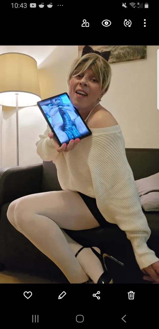 ❤ My inbox is full of hot dick pics that guys have sent me. I love looking at them. Thank you x ❤