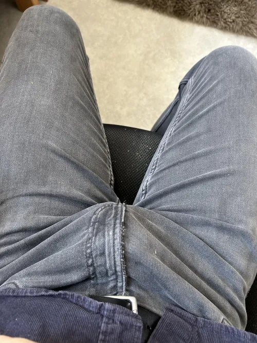 My jeans bulge when I go to uni