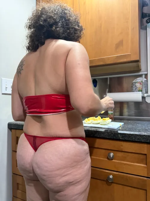 My juicy ass in the kitchen