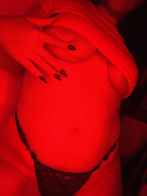 My nails aren’t the only thing sharp tonight 