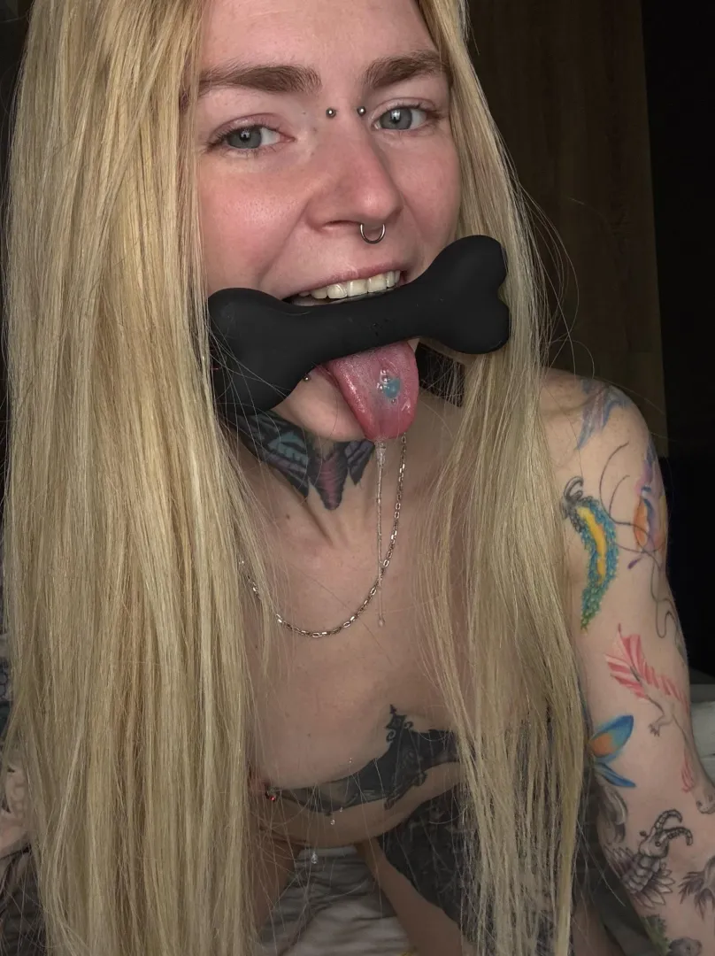 My piercing doesn't prevent me from wearing my gag with pleasure