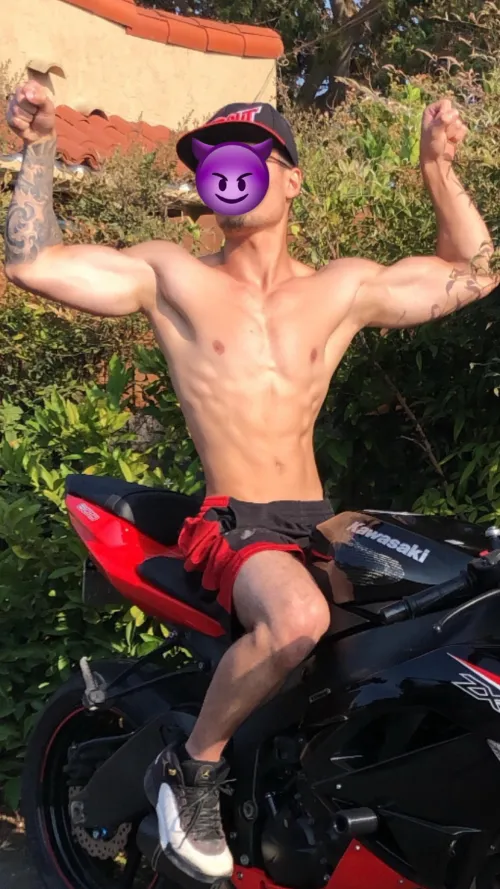 My pits smell like a REAL ALPHA BOY 