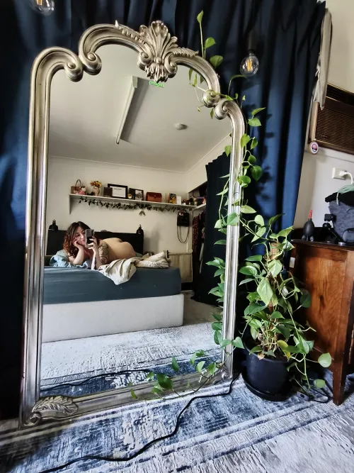 My plant and mirror vibes, so good