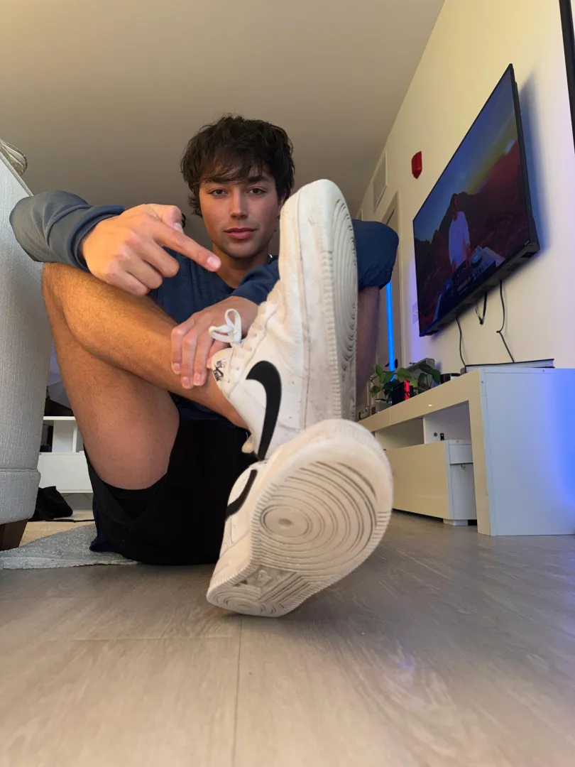 My toes need some worshipping