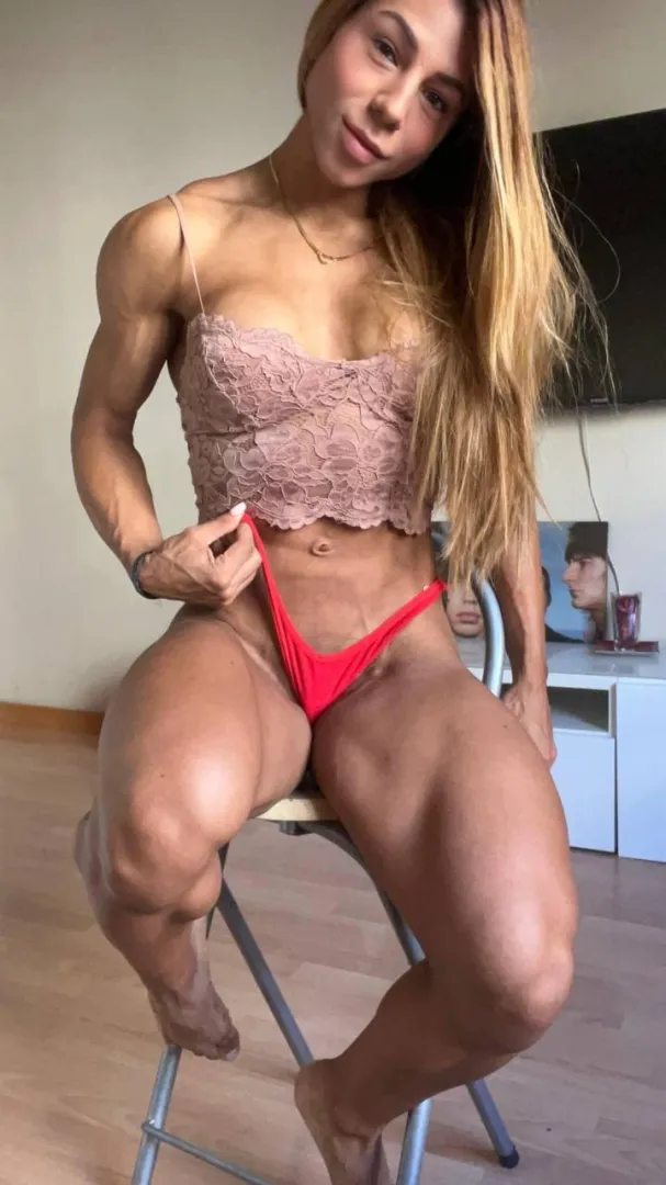 My toned and natural body after a home workout