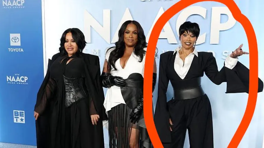 NAACP Image Awards Hall of Fame inductees…I had NO IDEA who the far right group member was