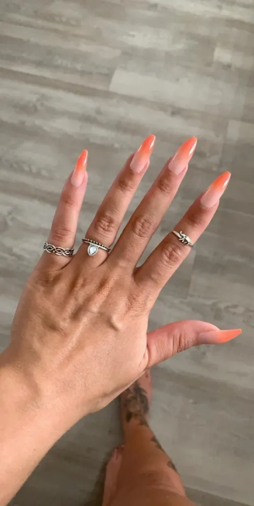 Nails look so much better with a tan