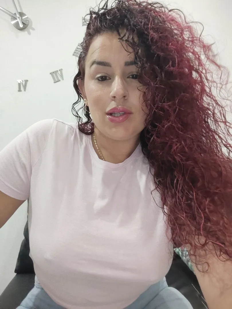 Natural, delicate, pink lips  Tell me if it isn't a delicious temptation 