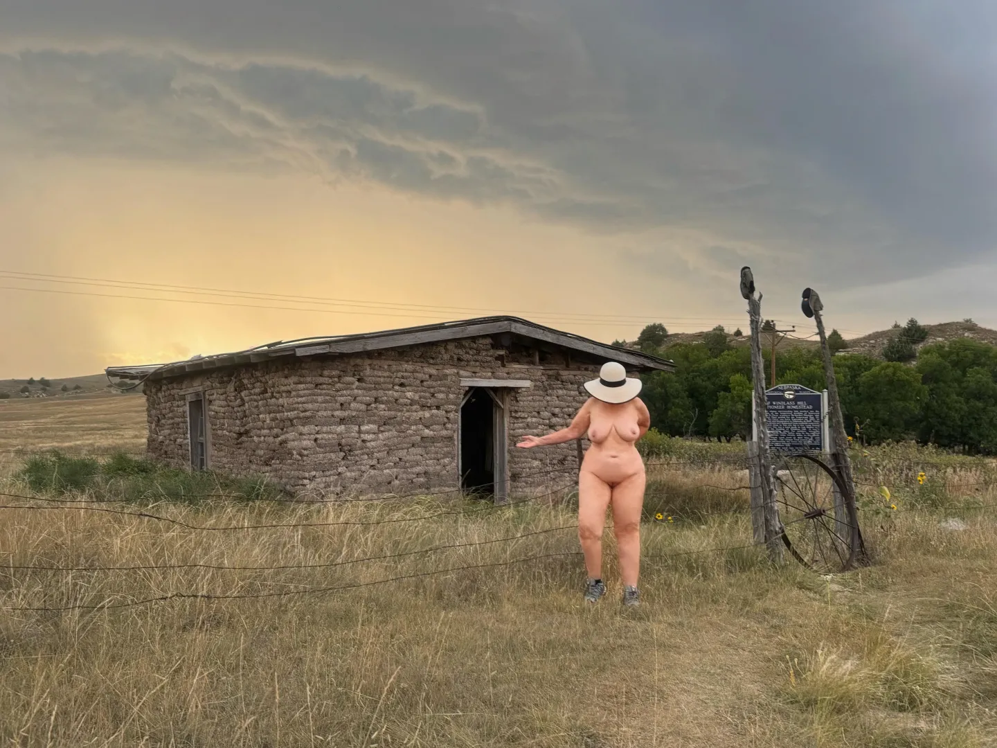 Nebraska Sunday Sunset with threatening skies. ⚡️