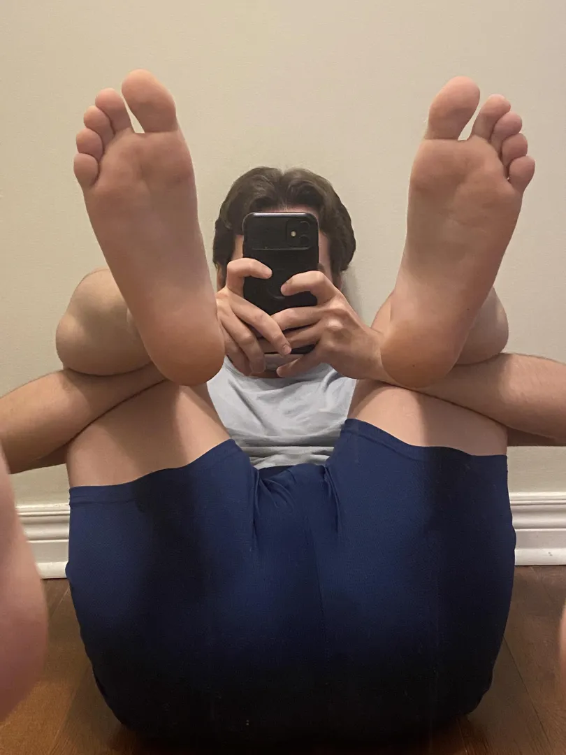 Need a daddy who takes care of my soft soles 😌