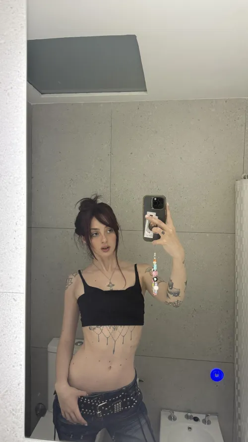 Need a host 4 today - lnstrgm: Lunabowtie