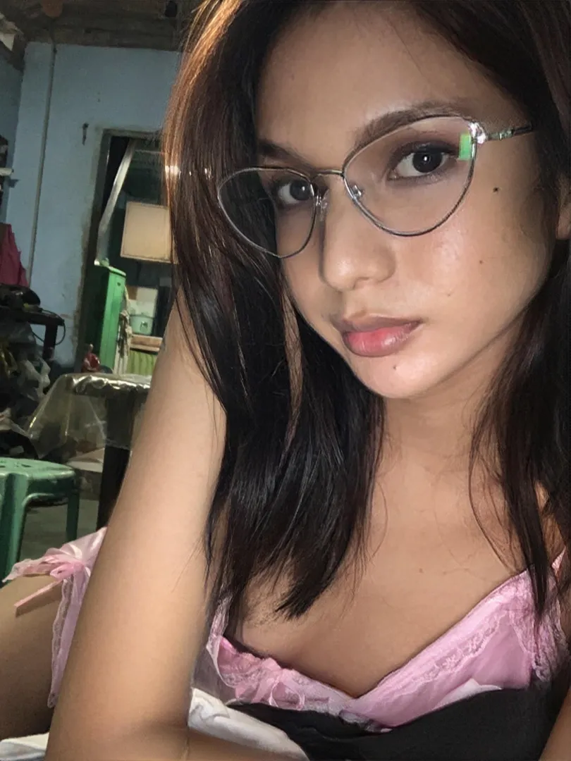 need someone to cuddle me