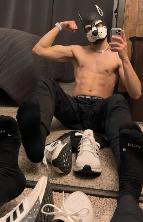 Needing a good boy to lick me clean after the gym 